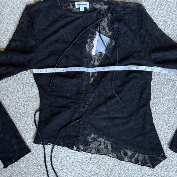 Superdown Anahi Wrap lace top black Small - Picture 8 of 12